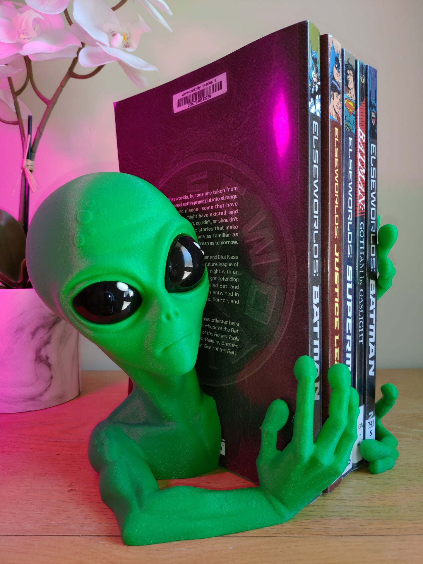 Shelf Invader Alien Bookend