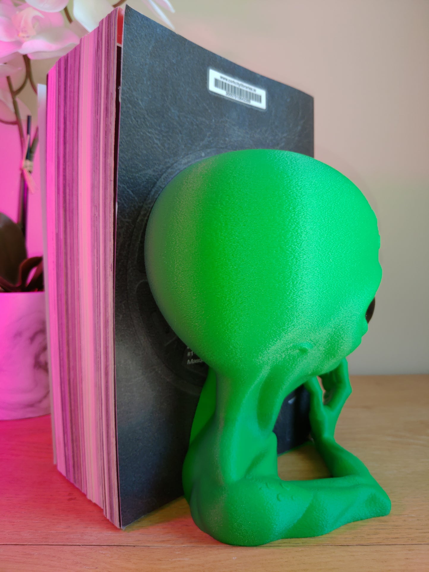 Shelf Invader Alien Bookend